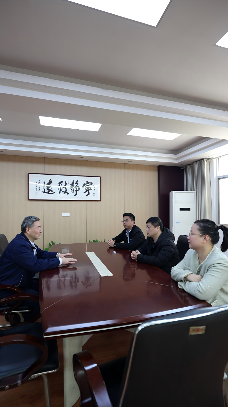 Компания Jiangxi Hongdu Preciosion Machinery приглашает руководителей городского правительства посетить предприятие и провести совместное исследование новой главы высококачественного развития.